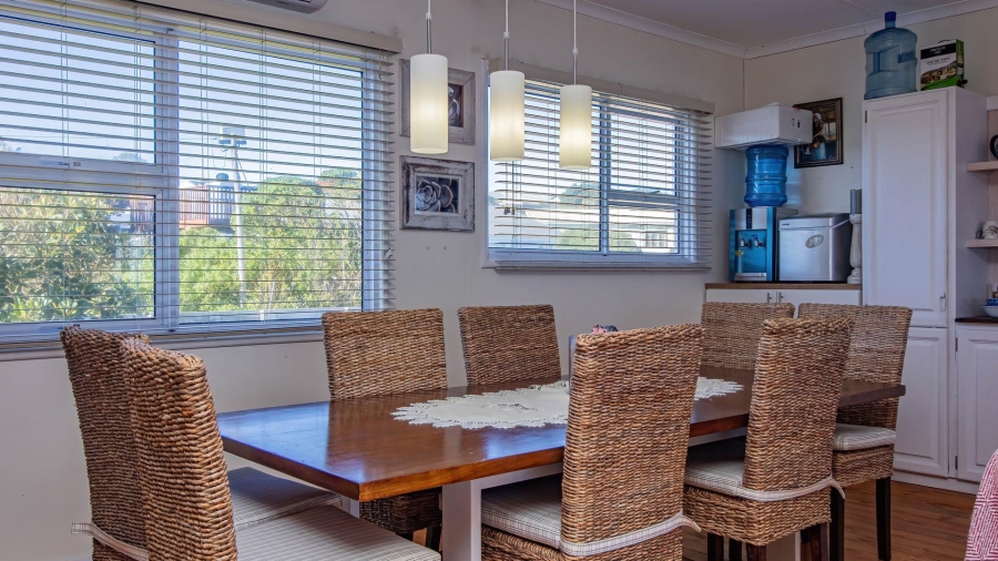 4 Bedroom Property for Sale in Perlemoenbaai Western Cape